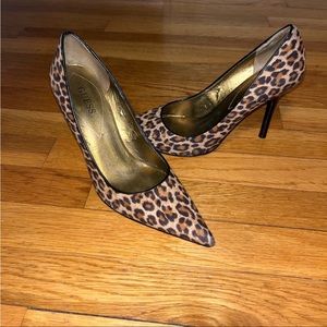 ❤️GUESS LEOPARD 4 INCH HEELS ❤️
